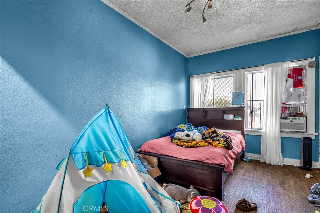 9019 S San Pedro Property Photo 11