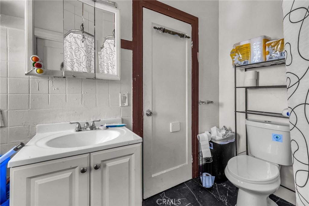 9019 S San Pedro Property Photo 14