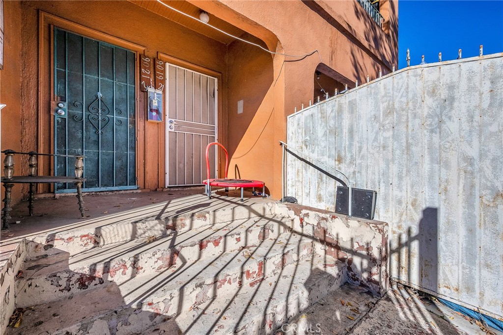 9019 S San Pedro Property Photo 15