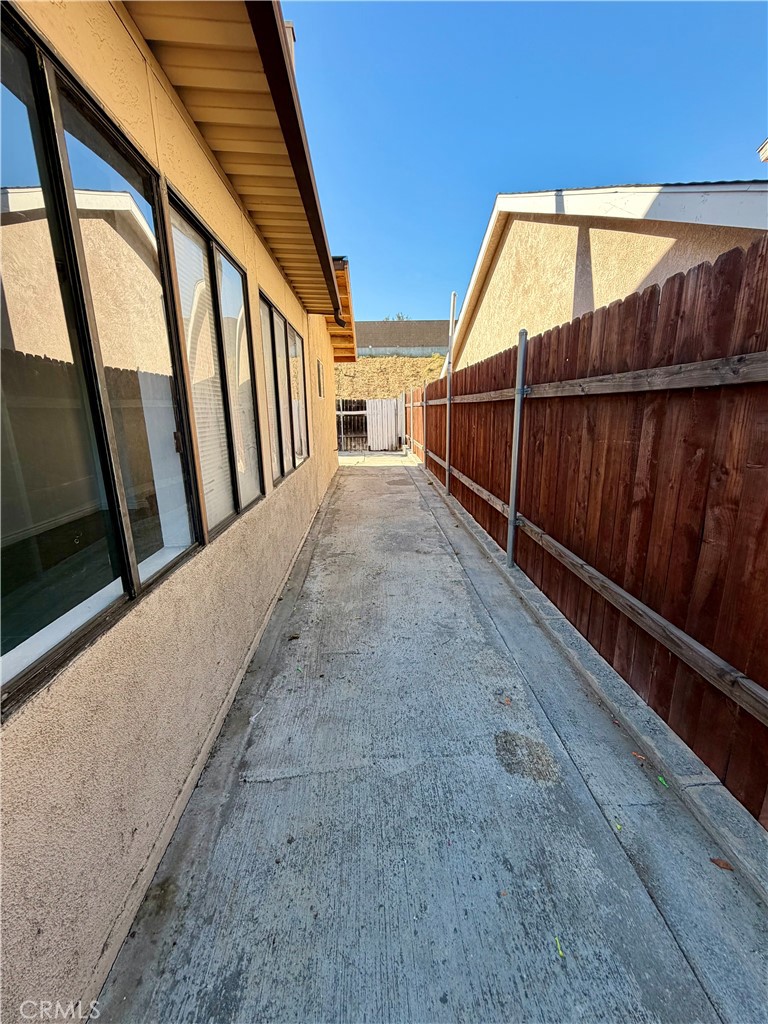 513 E Fairfield Court Property Photo 24