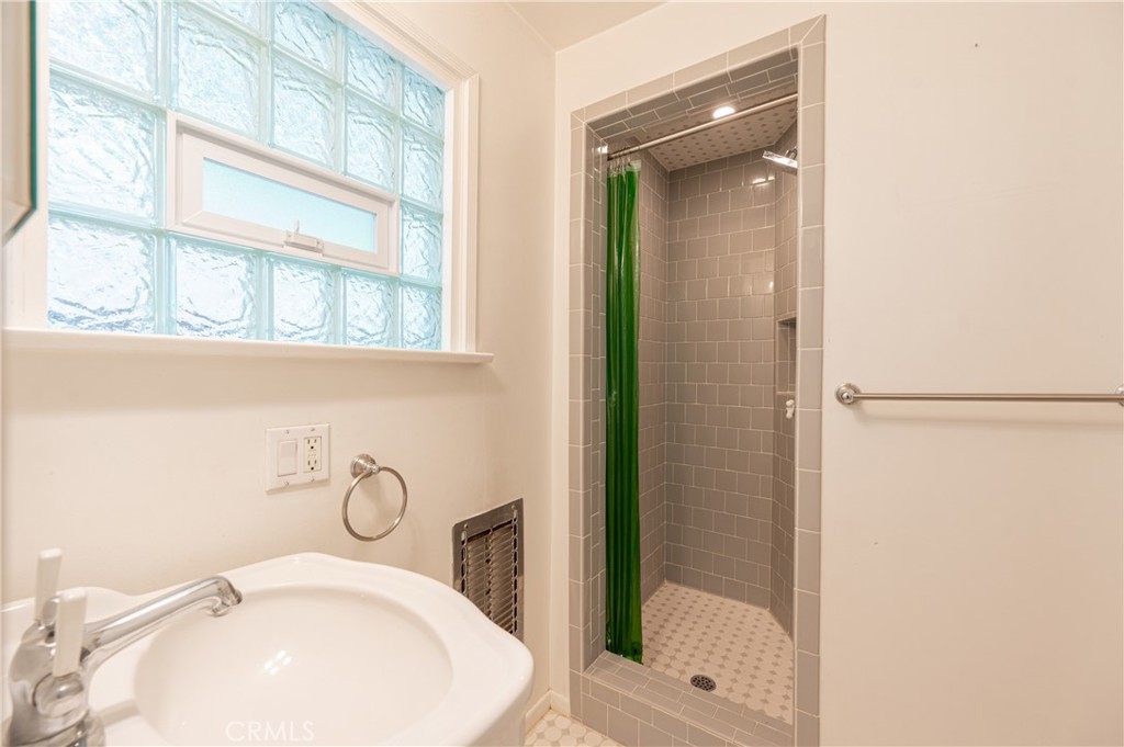 432 Fernwood Pacific Property Photo 40