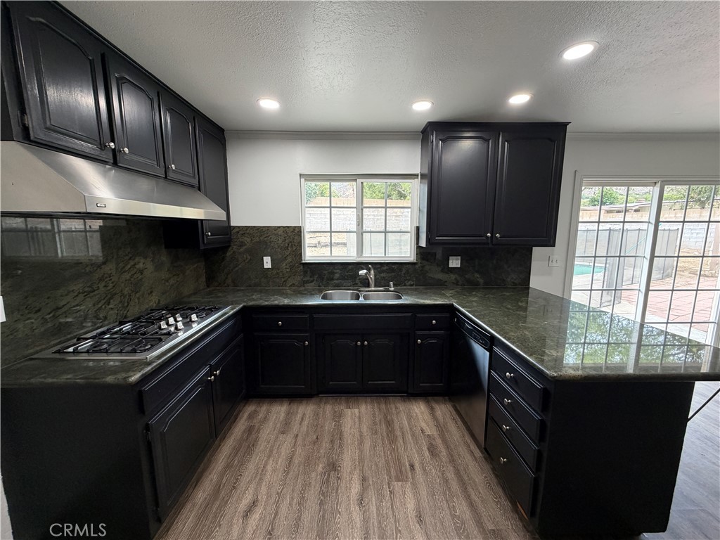 378 W 53rd Street Property Photo 8
