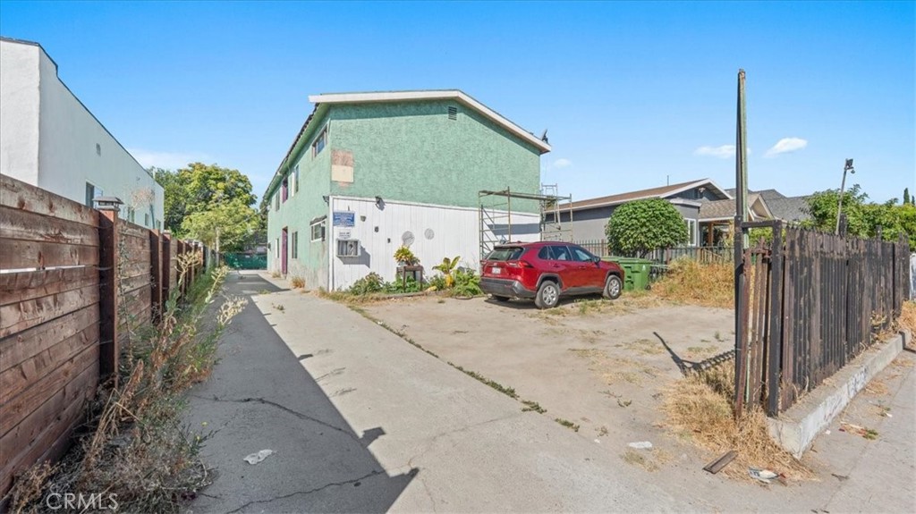1362 E 20th Street Property Photo 2