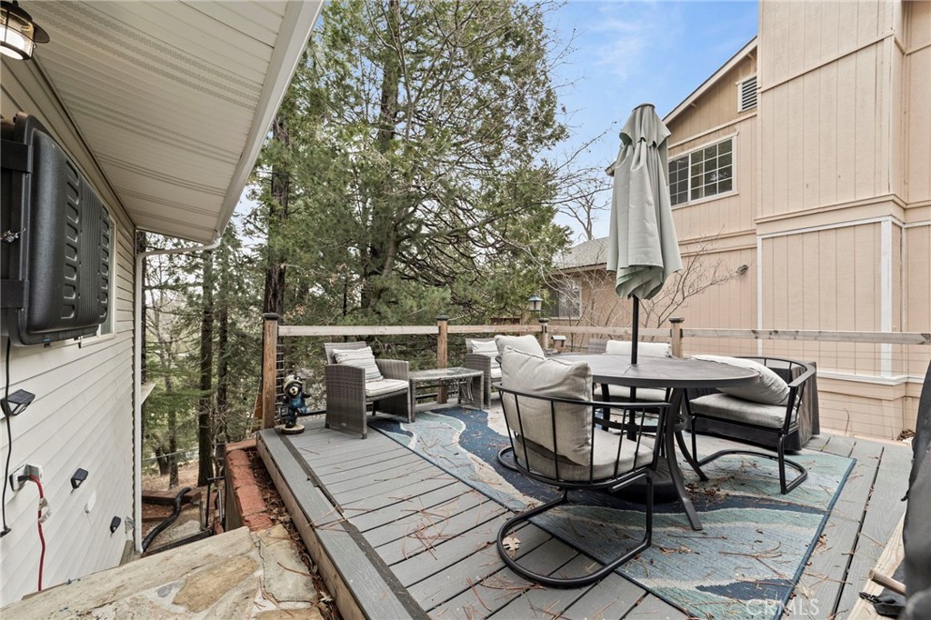 27638 Oak Knoll Property Photo 8