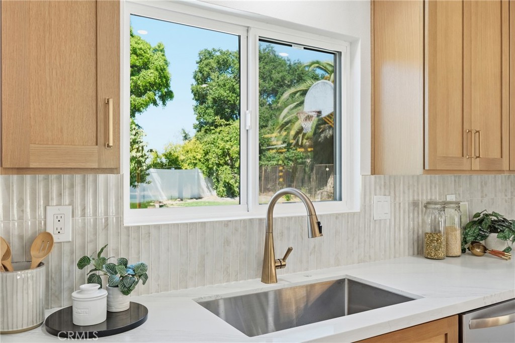 6 Skyview Property Photo 11