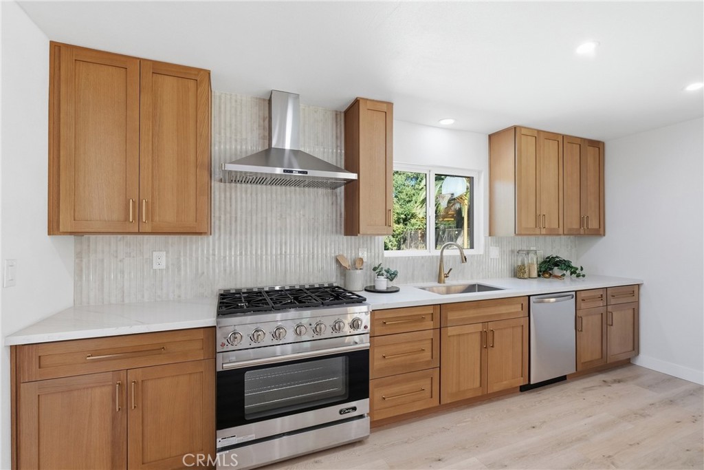 6 Skyview Property Photo 12