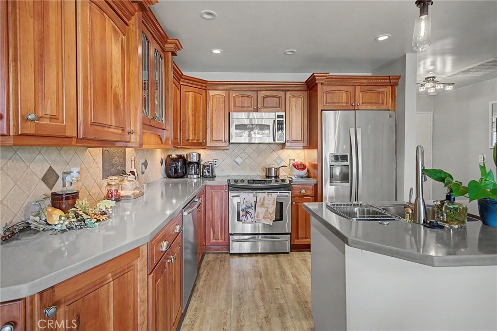 6315 Marina Pacifica Drive S Property Photo 4