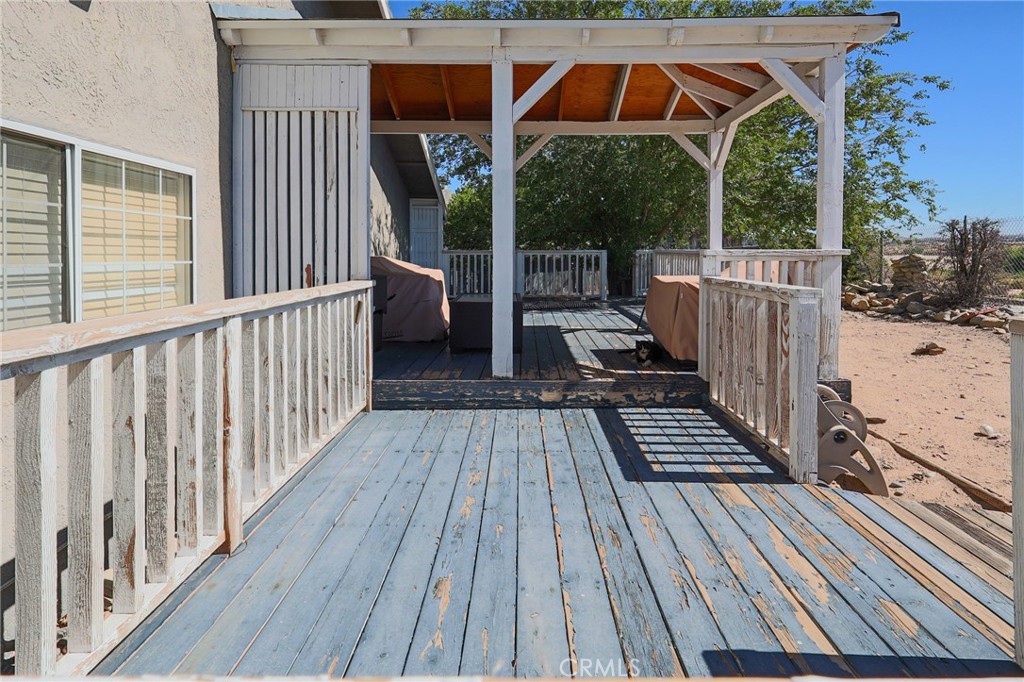 18681 Arrowhead Property Photo 3
