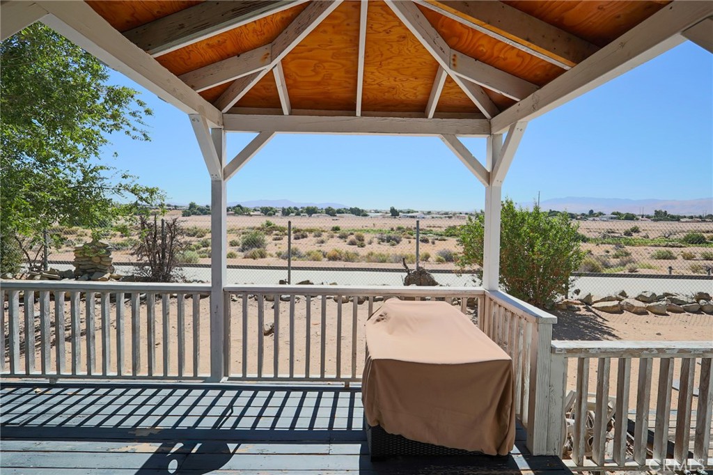 18681 Arrowhead Property Photo 4