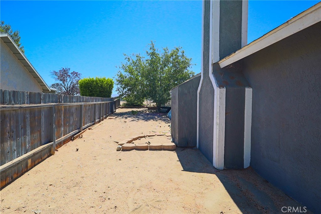 18681 Arrowhead Property Photo 5