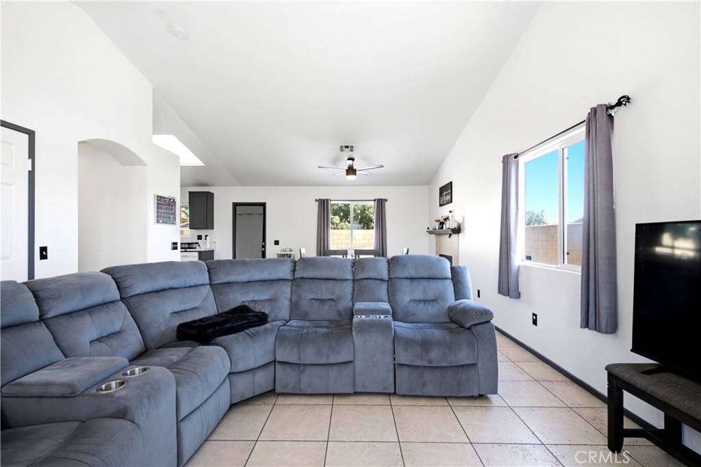 14513 Palm Street Property Photo 10