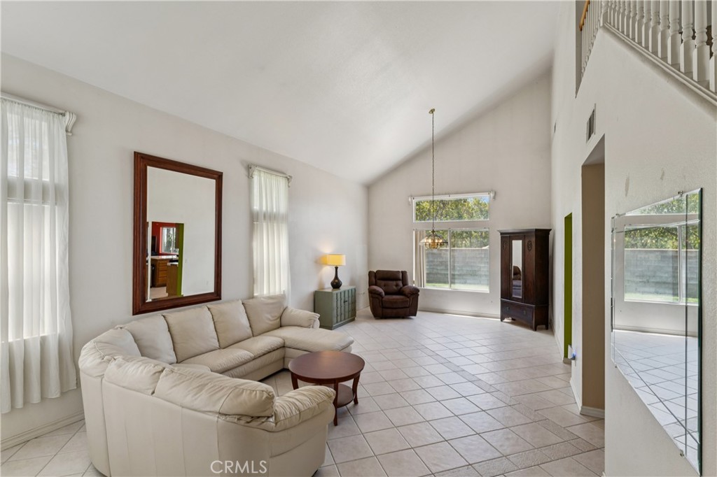 2709 W Buena Vista Drive Property Photo 5