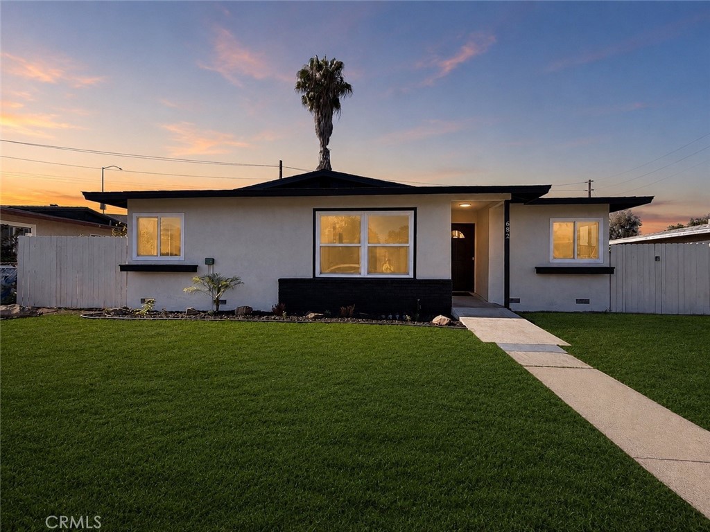 682 E La Verne Avenue Property Photo 1