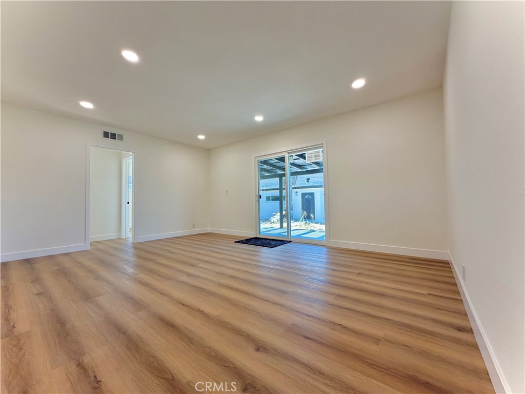 682 E La Verne Avenue Property Photo 3