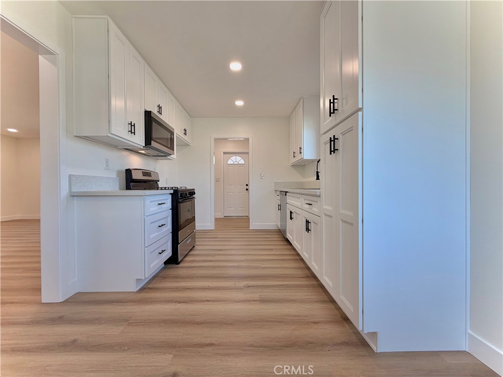 682 E La Verne Avenue Property Photo 4