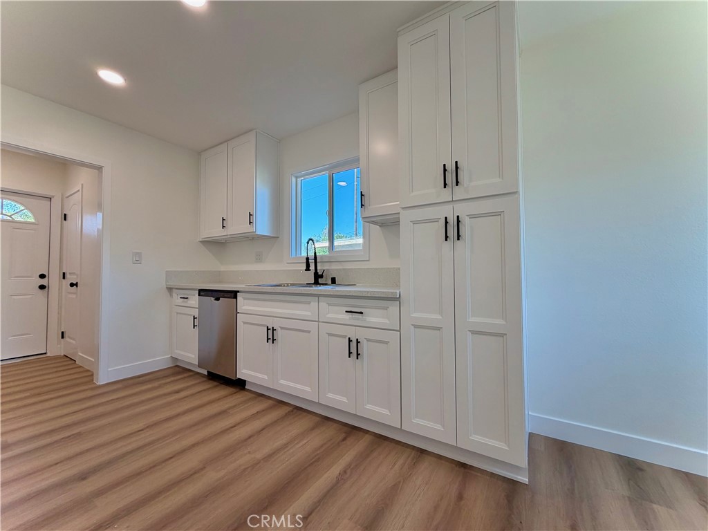682 E La Verne Avenue Property Photo 6