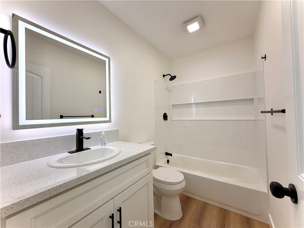 682 E La Verne Avenue Property Photo 15