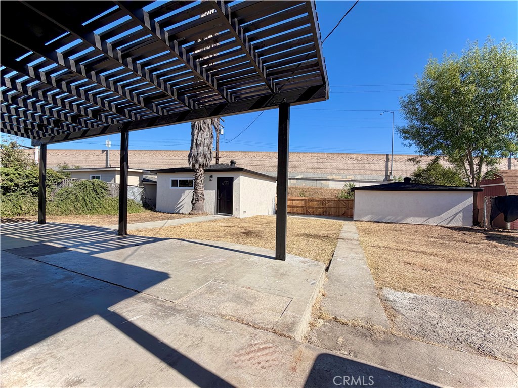 682 E La Verne Avenue Property Photo 18
