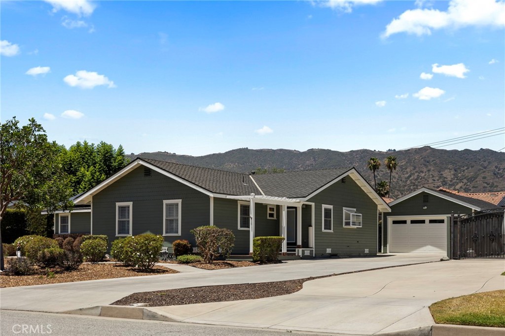 963 E Meda Property Photo 2