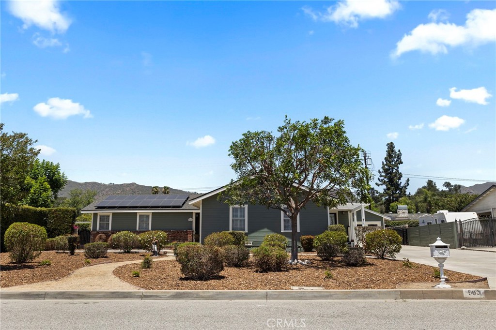 963 E Meda Property Photo 3