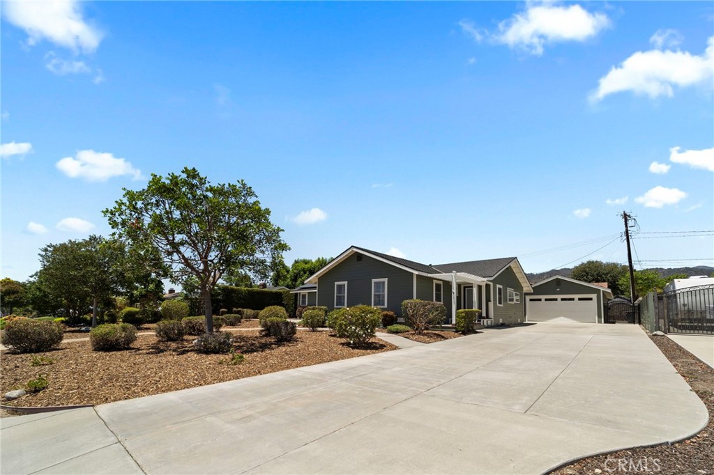 963 E Meda Property Photo 4