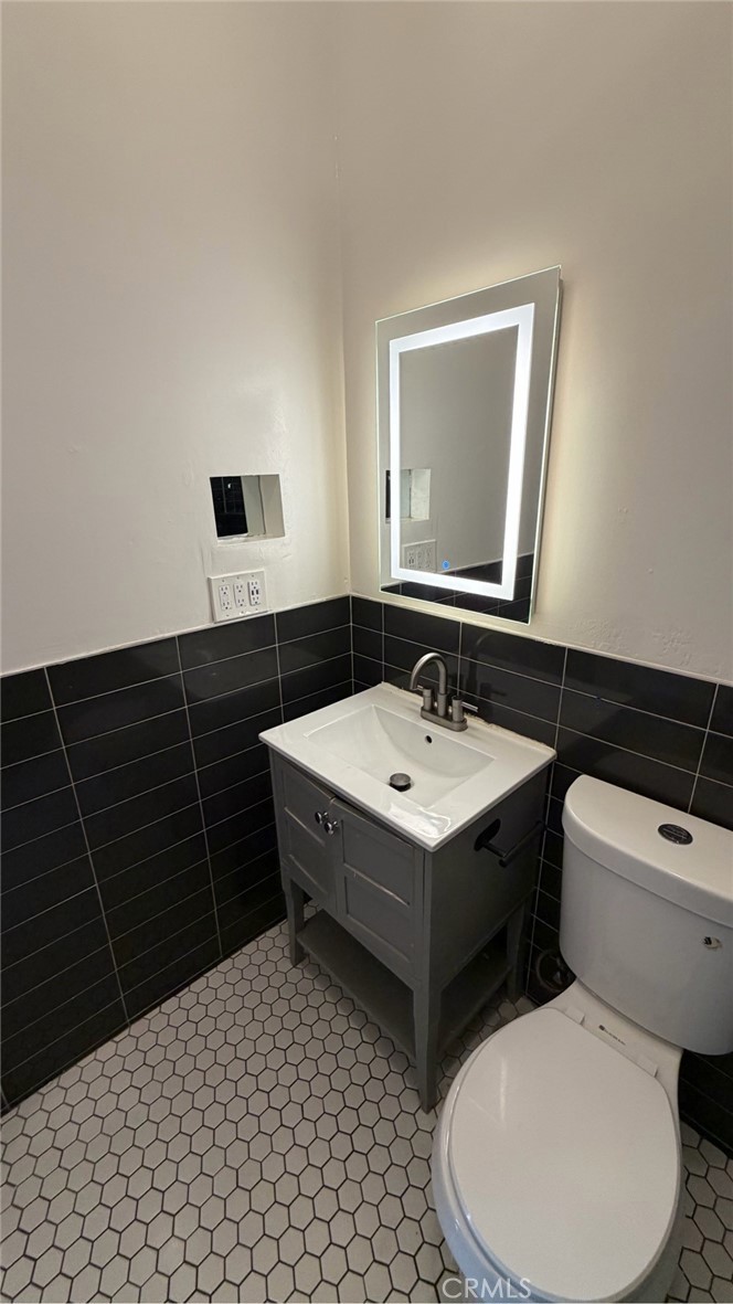 210 E High Property Photo 13
