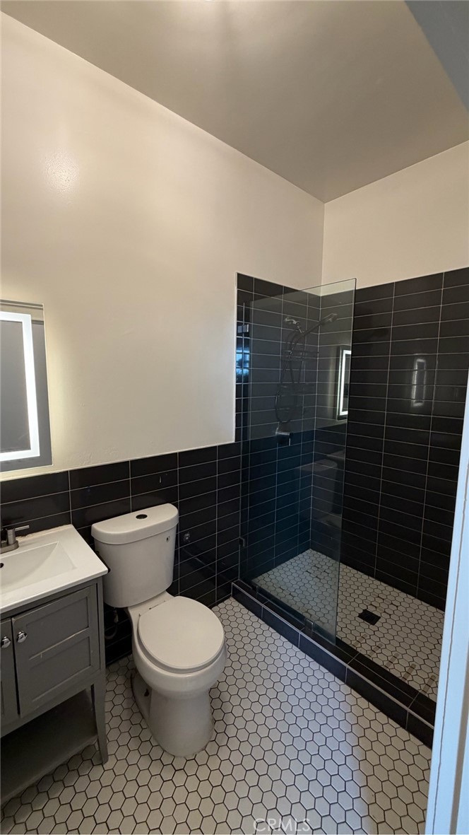 210 E High Property Photo 14