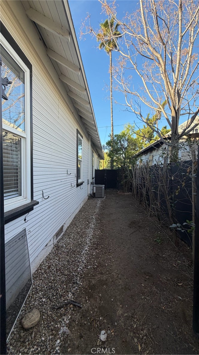 210 E High Property Photo 31