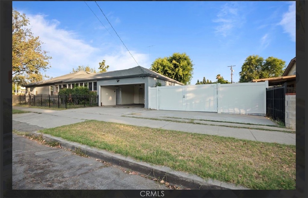2498 N G St Property Photo 2