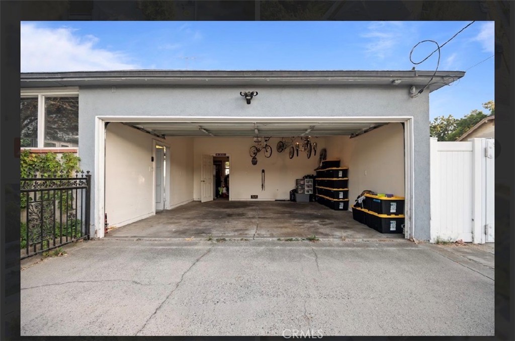 2498 N G St Property Photo 3