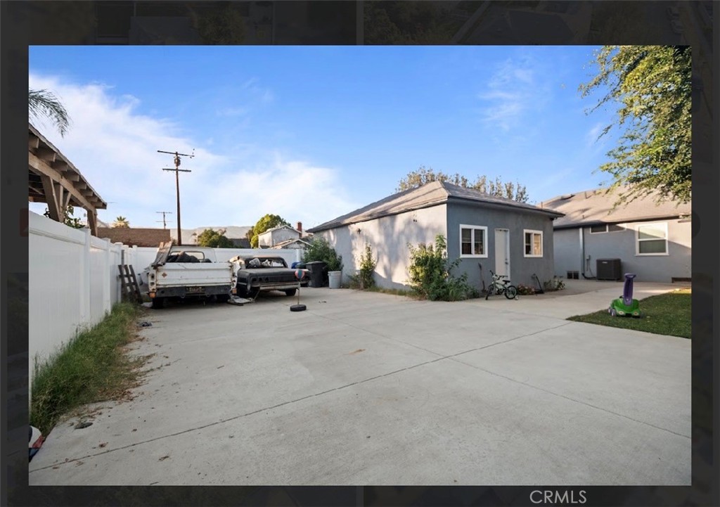 2498 N G St Property Photo 5