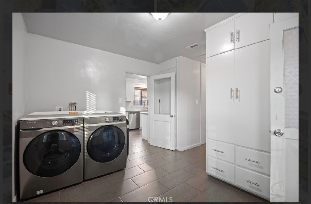2498 N G St Property Photo 6