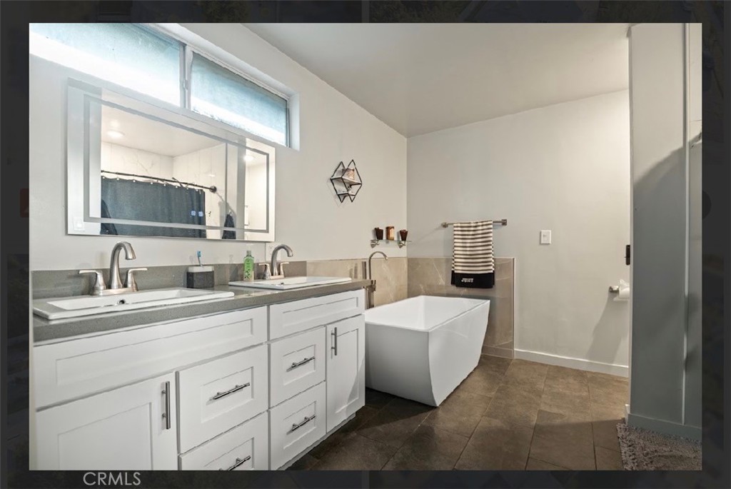 2498 N G St Property Photo 15
