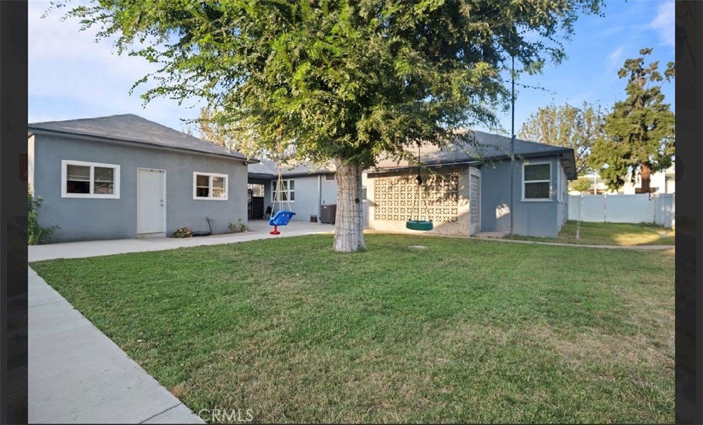 2498 N G St Property Photo 19