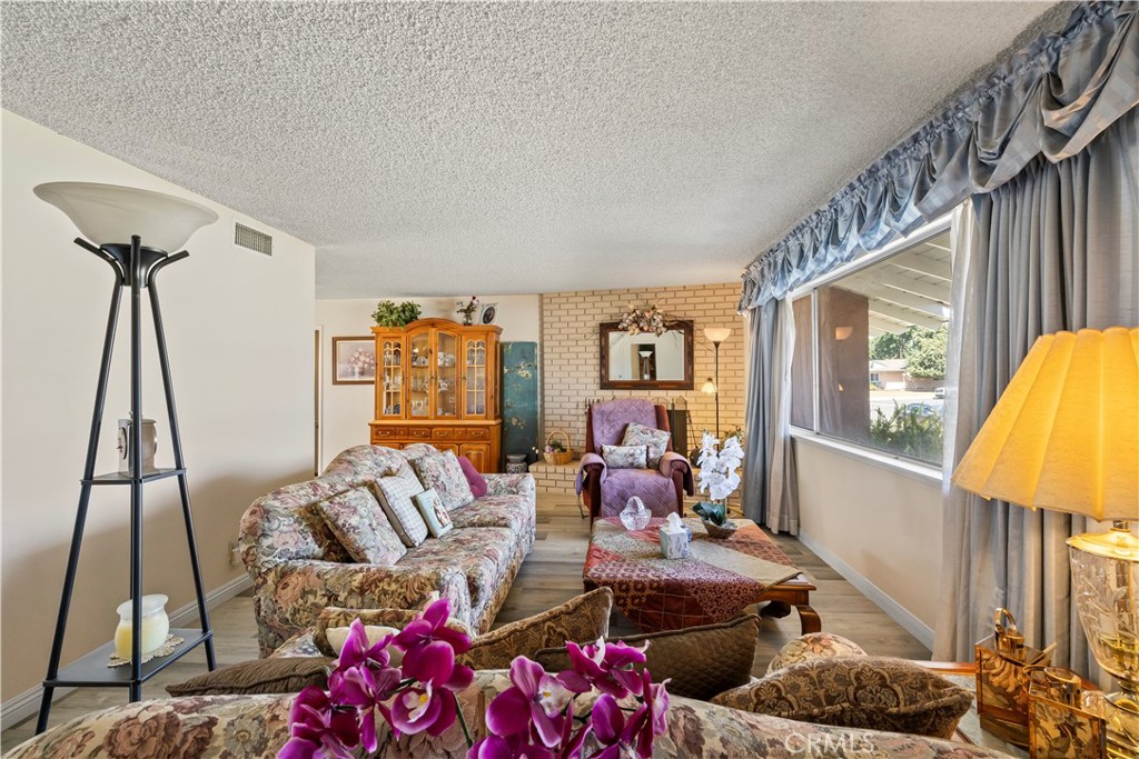 330 Golden Carriage Property Photo 8