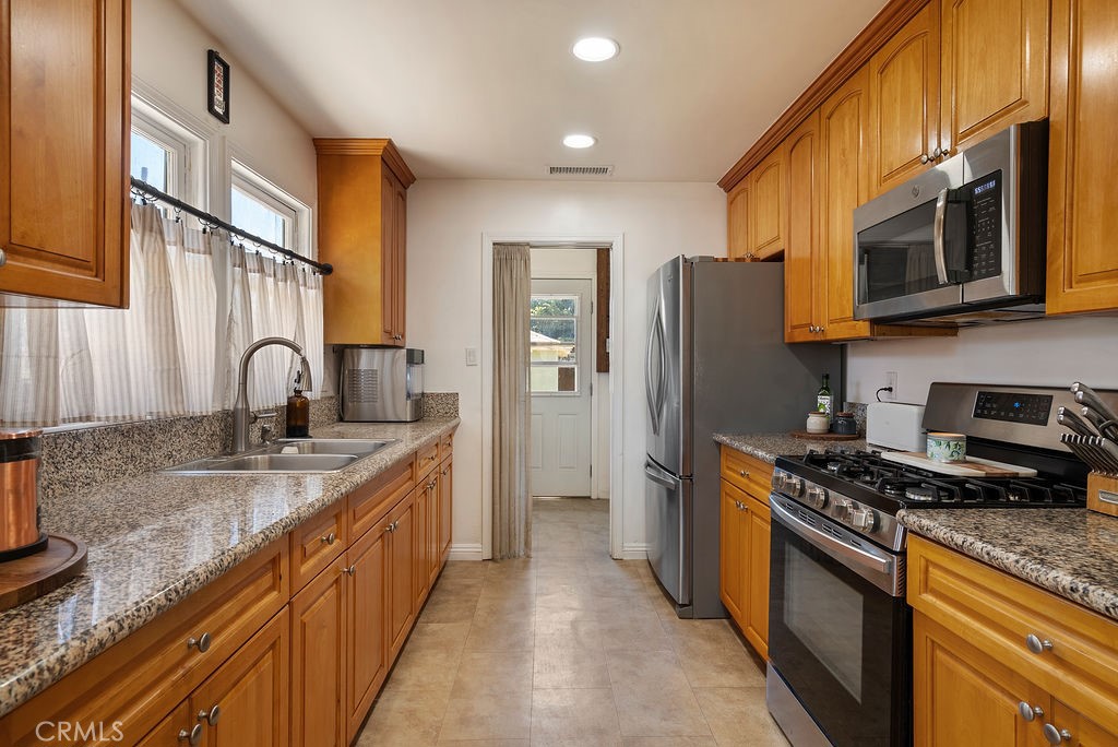 346 W Artesia Property Photo 9