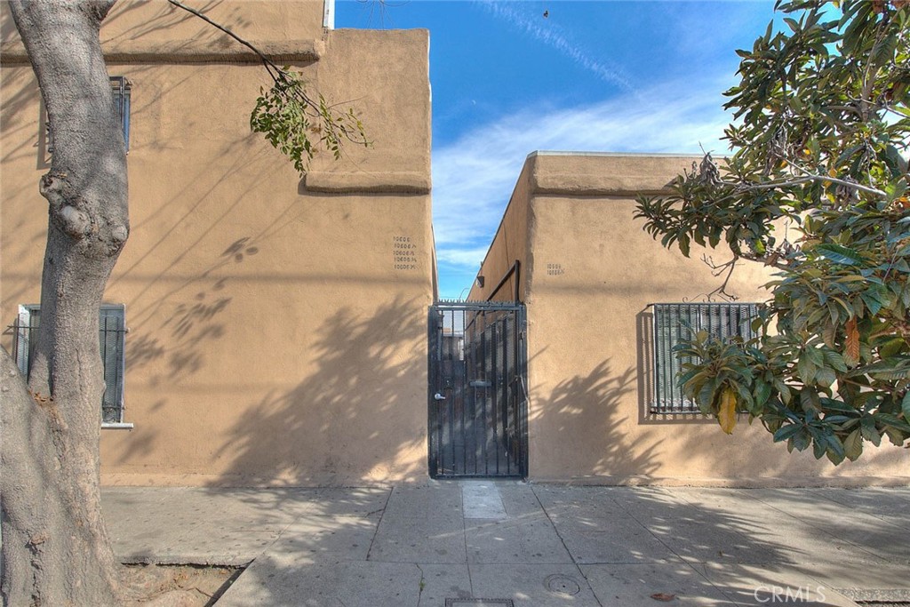 10606 Avalon Boulevard Property Photo 2