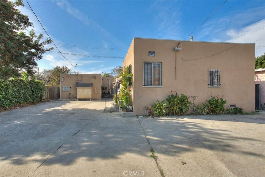 10606 Avalon Boulevard Property Photo 3