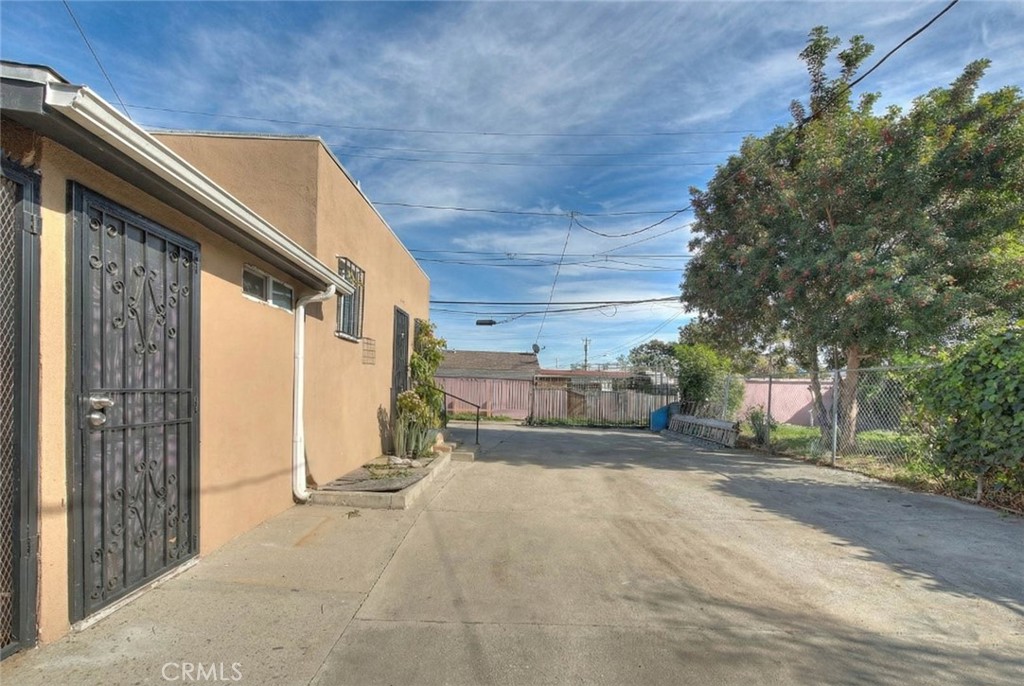 10606 Avalon Boulevard Property Photo 4