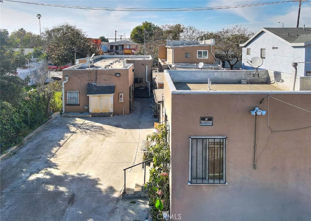 10606 Avalon Boulevard Property Photo 6