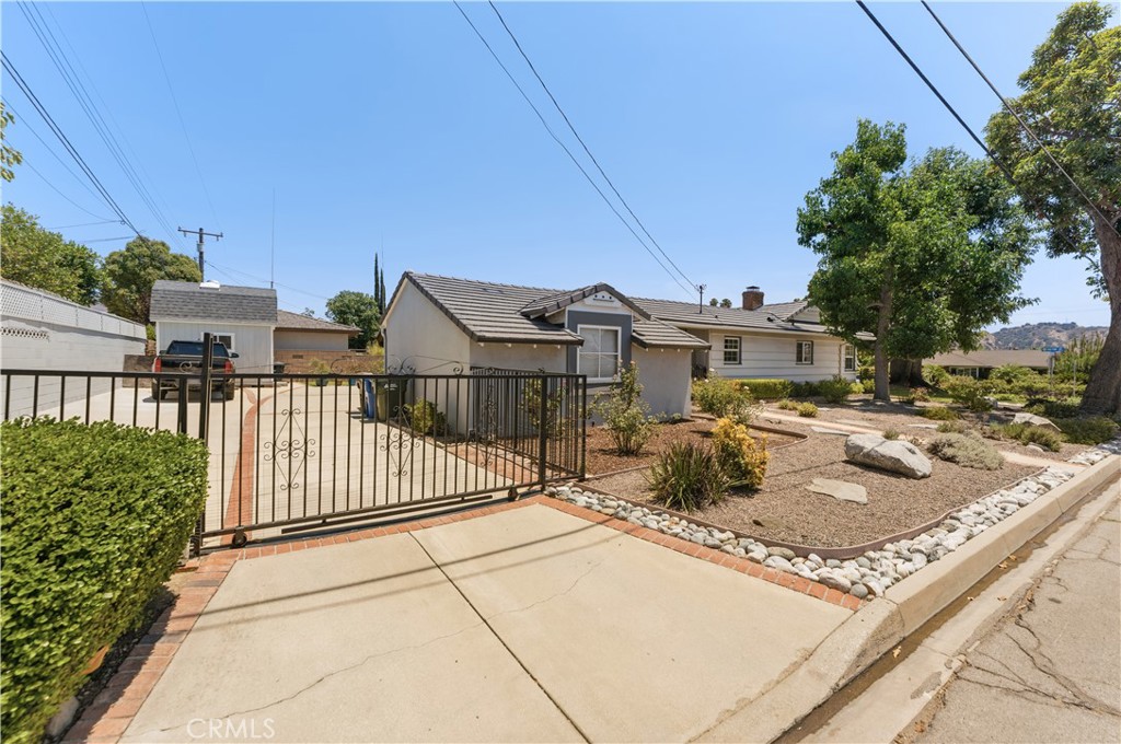 903 E Dalton Property Photo 5
