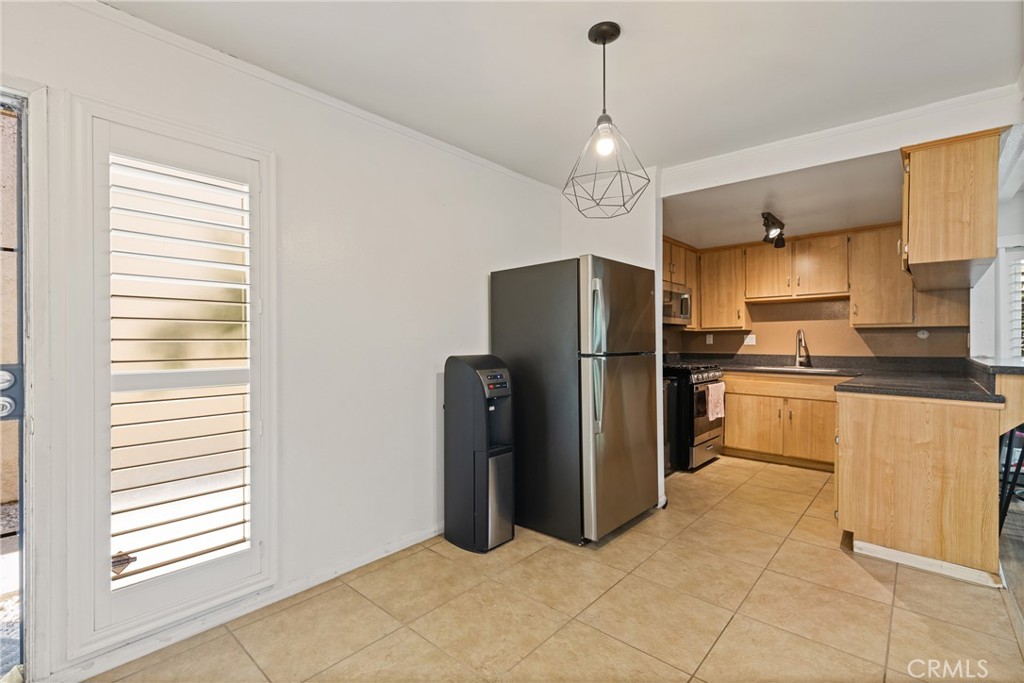 3050 S Bristol 4c Property Photo 2