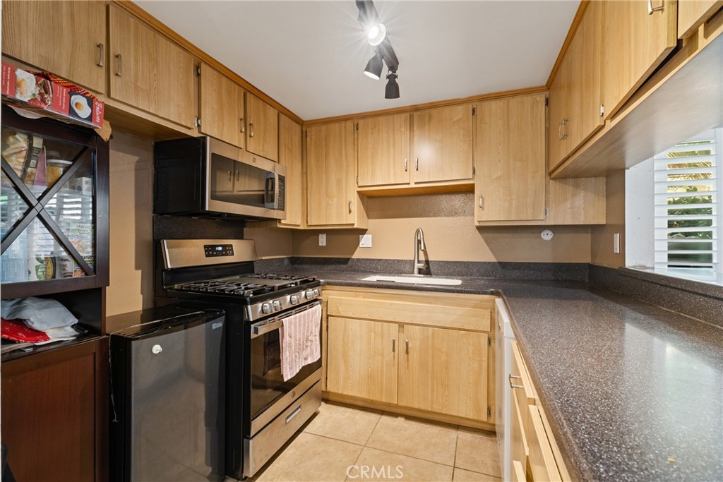 3050 S Bristol 4c Property Photo 3