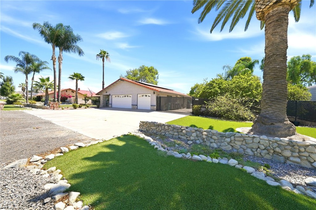 14334 Anthony Place Property Photo 3