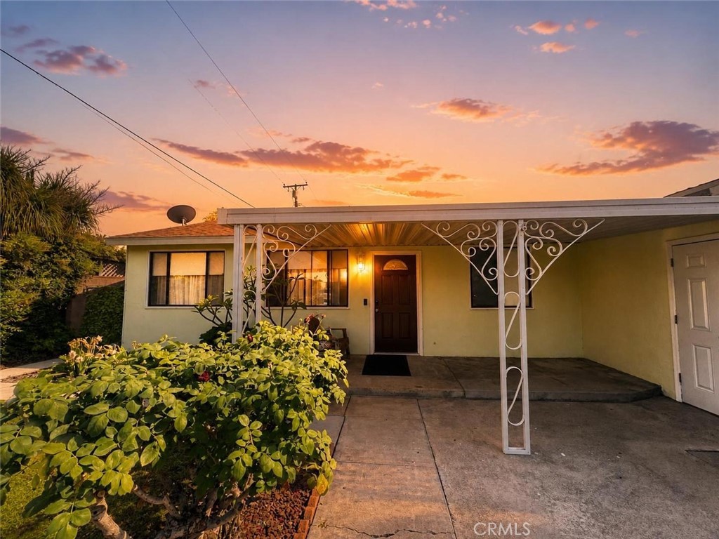 18526 E Linfield Property Photo 1