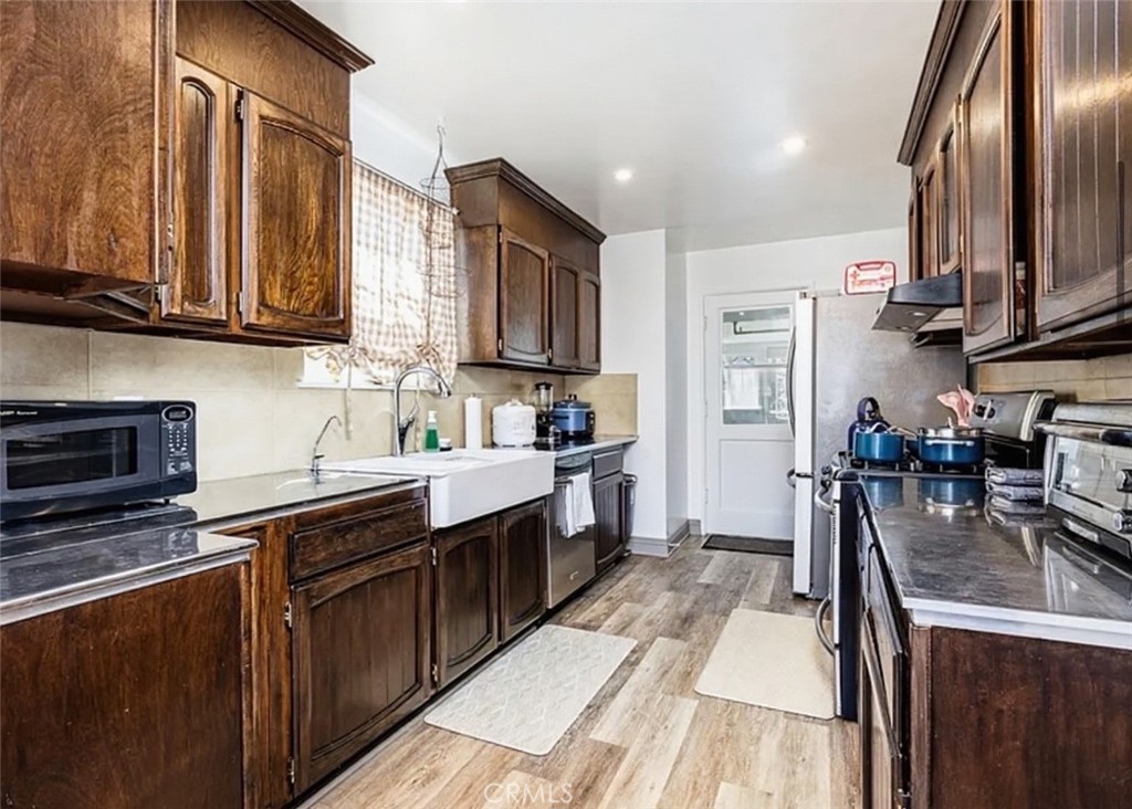 18526 E Linfield Property Photo 7