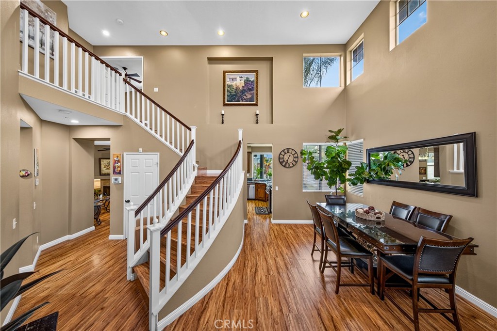 5561 Hunt Club Drive Property Photo 4