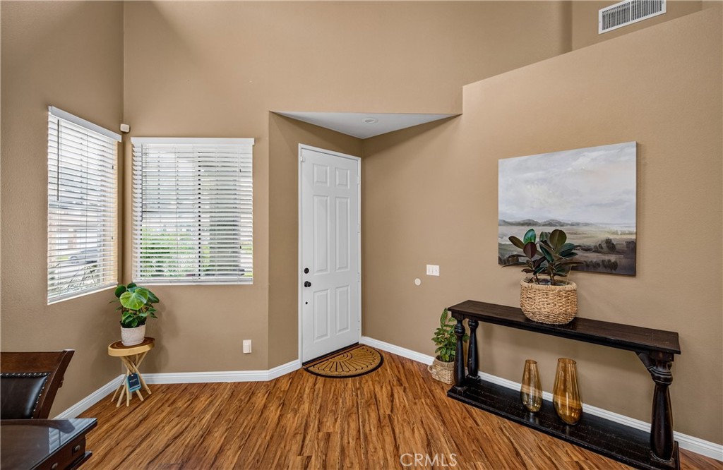 5561 Hunt Club Drive Property Photo 5
