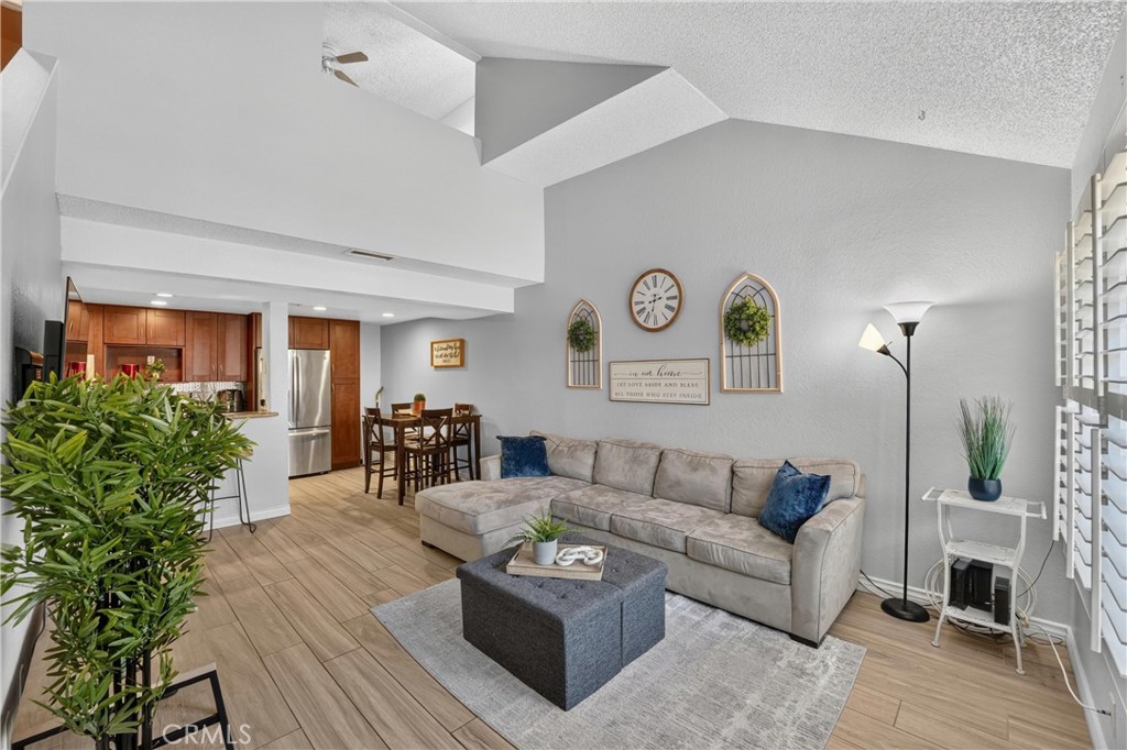 435 W 9th B3 Property Photo 1