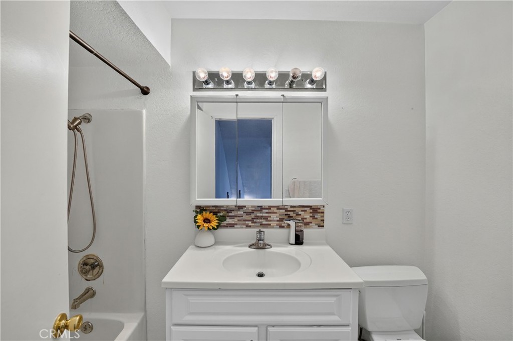 435 W 9th B3 Property Photo 21